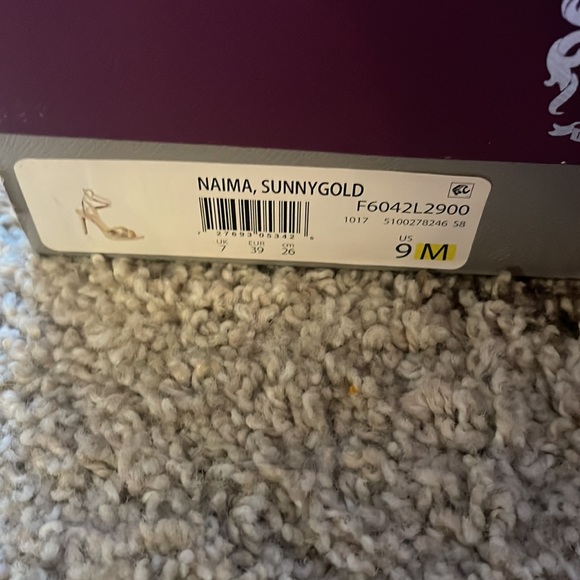 Fergie | Gold💛 Stiletto Heels | Size 9 | Gently worn with a few minor scuffs| - Picture 2 of 5